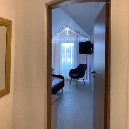 Apolonia Apartment *