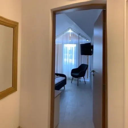 Apolonia Apartment *