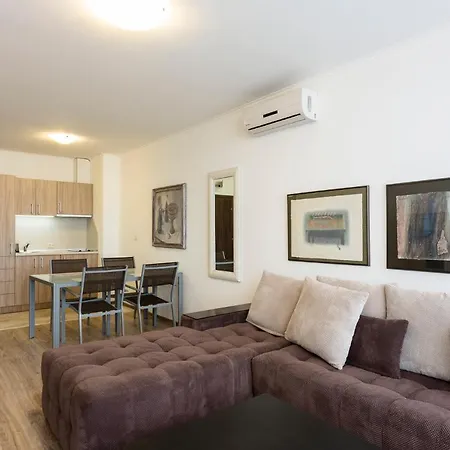 Apartment Apolonia *