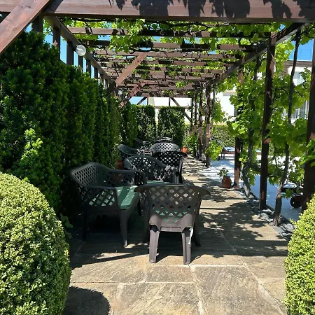 Apolonia - Boutique Family *