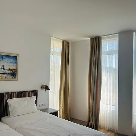 Apolonia - Boutique Family