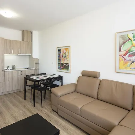 Apartment Apolonia *