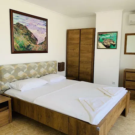 Apolonia Apartment *