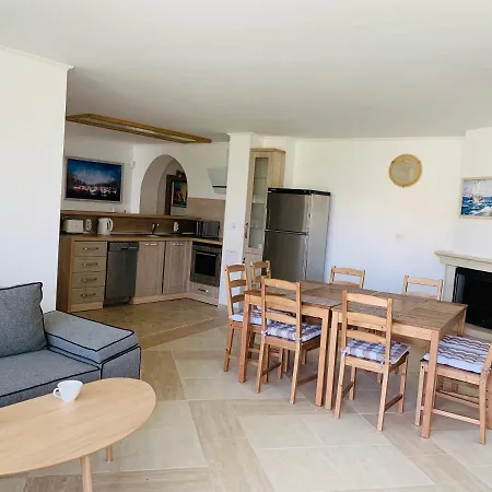 Apolonia Apartment *