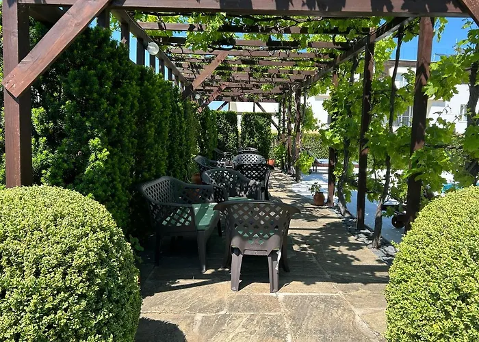 Apolonia - Boutique Family *